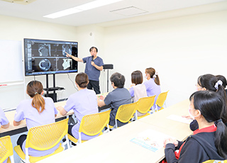 各分野に特化したスペシャリストが在籍 質の高いチーム医療で患者様をサポートする博多の総合歯科クリニック